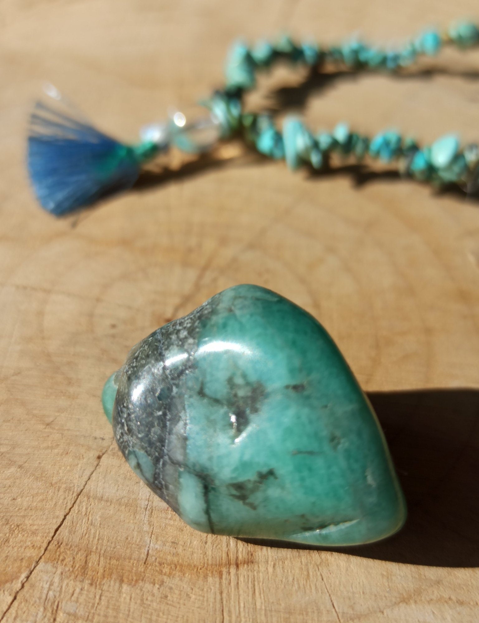 Smaragd trommelstenen – curated crystal by Marga Jacobs | rust, symboliek en intuïtieve zelfzorg