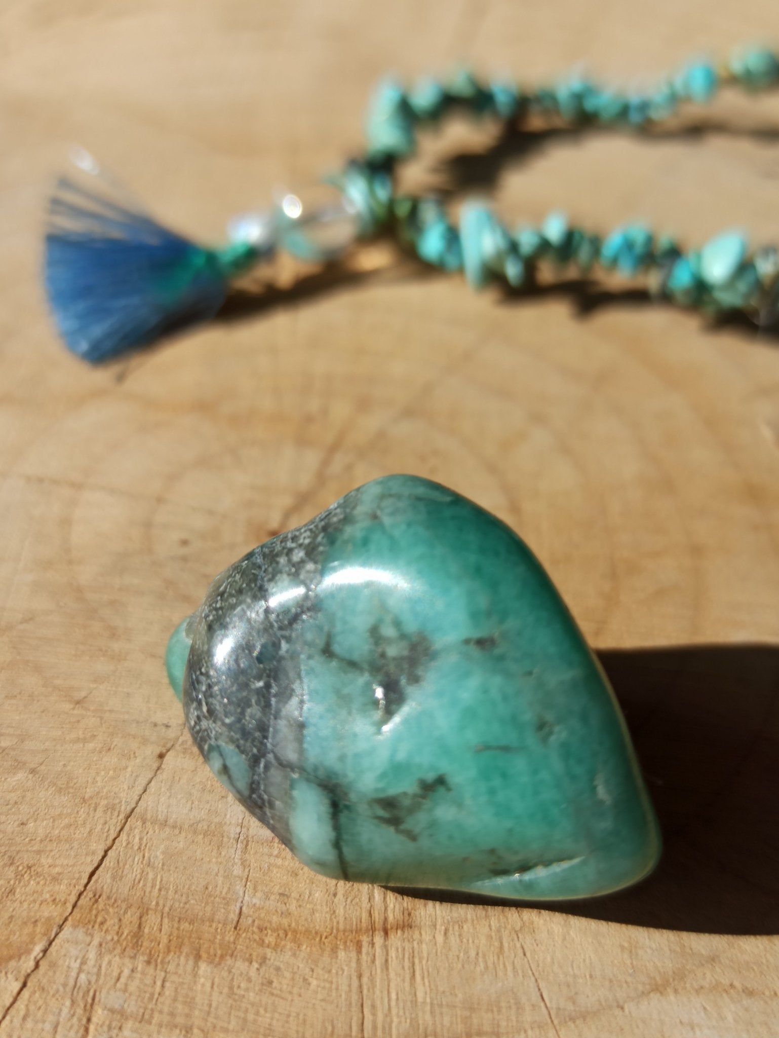 Smaragd trommelstenen – curated crystal by Marga Jacobs | rust, symboliek en intuïtieve zelfzorg