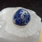 Sodaliet trommelstenen – curated crystal by Marga Jacobs | rust, symboliek en intuïtieve zelfzorg