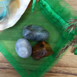 Succes edelstenensetje – curated crystal by Marga Jacobs | rust, symboliek en intuïtieve zelfzorg