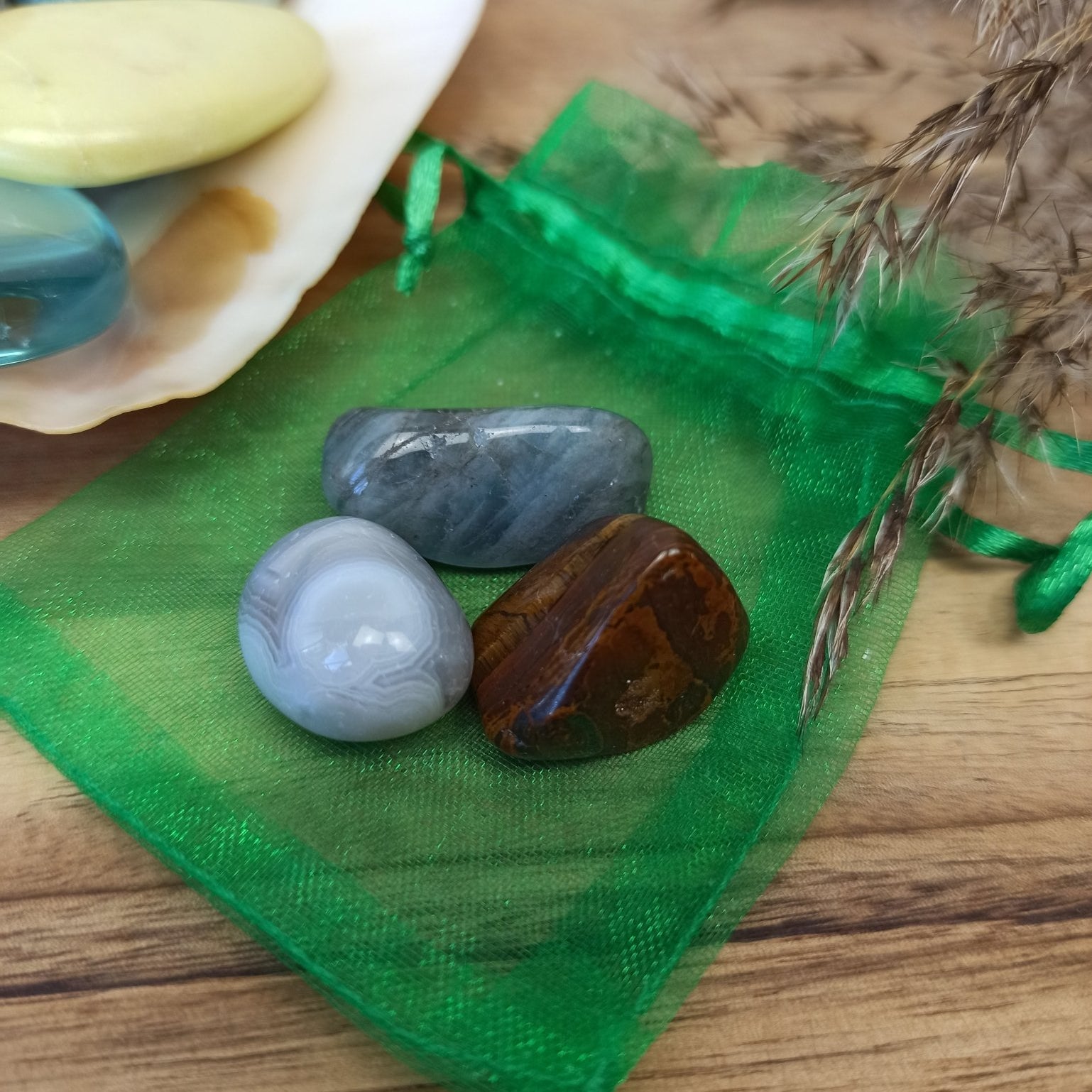 Succes edelstenensetje – curated crystal by Marga Jacobs | rust, symboliek en intuïtieve zelfzorg