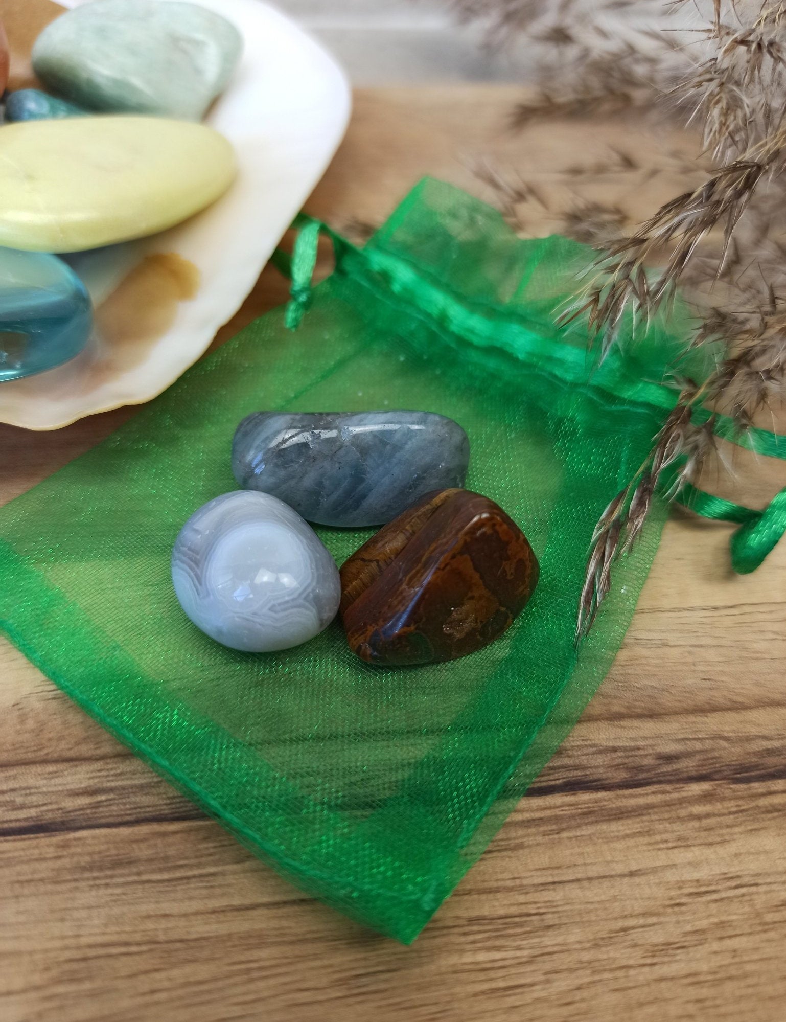 Succes edelstenensetje – curated crystal by Marga Jacobs | rust, symboliek en intuïtieve zelfzorg