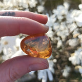 Sunshine Aura trommelstenen – curated crystal by Marga Jacobs | rust, symboliek en intuïtieve zelfzorg