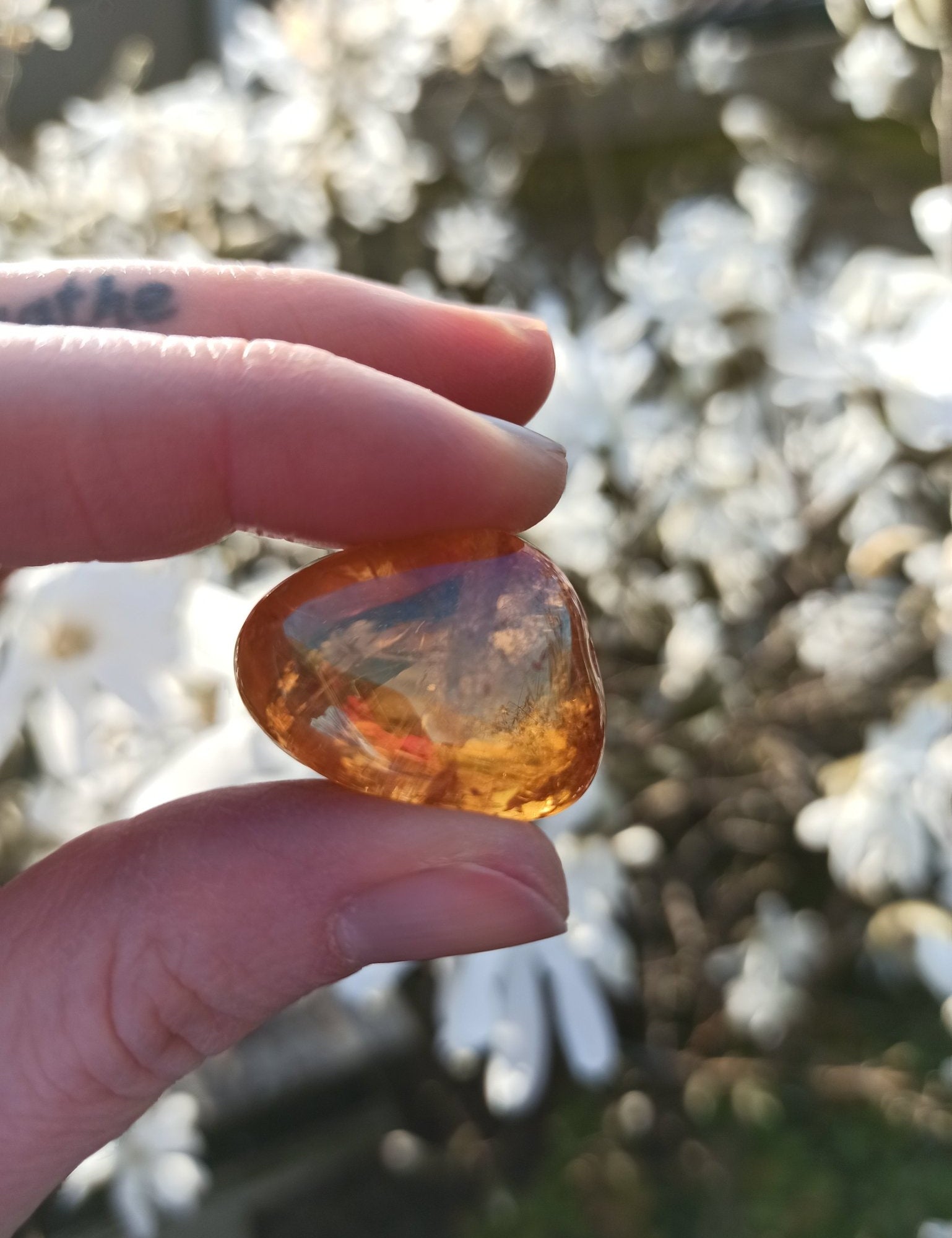 Sunshine Aura trommelstenen – curated crystal by Marga Jacobs | rust, symboliek en intuïtieve zelfzorg