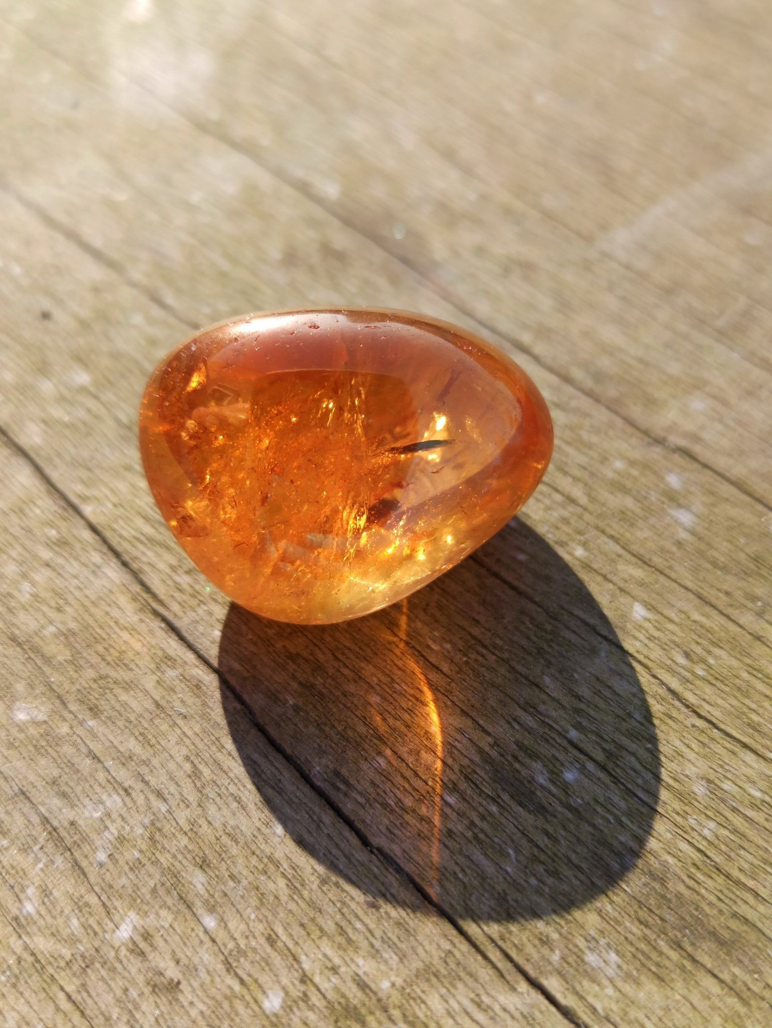 Sunshine Aura trommelstenen – curated crystal by Marga Jacobs | rust, symboliek en intuïtieve zelfzorg