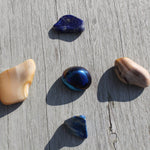 Tanzien Titanium Aura trommelstenen – curated crystal by Marga Jacobs | rust, symboliek en intuïtieve zelfzorg