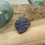 Tektiet | ruw – curated crystal by Marga Jacobs | rust, symboliek en intuïtieve zelfzorg