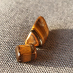 Tijgeroog trommelstenen – curated crystal by Marga Jacobs | rust, symboliek en intuïtieve zelfzorg