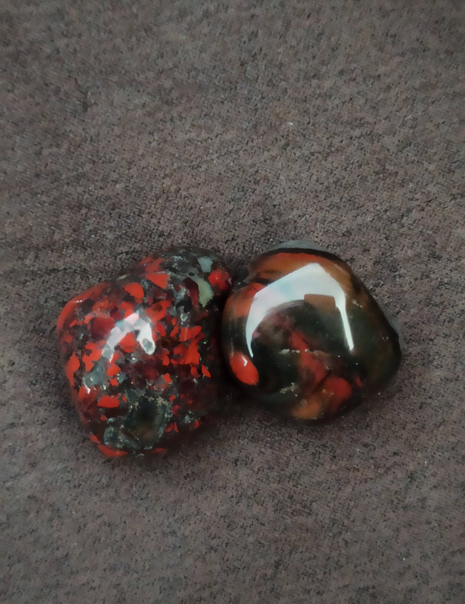 Trummer jaspis trommelstenen – curated crystal by Marga Jacobs | rust, symboliek en intuïtieve zelfzorg