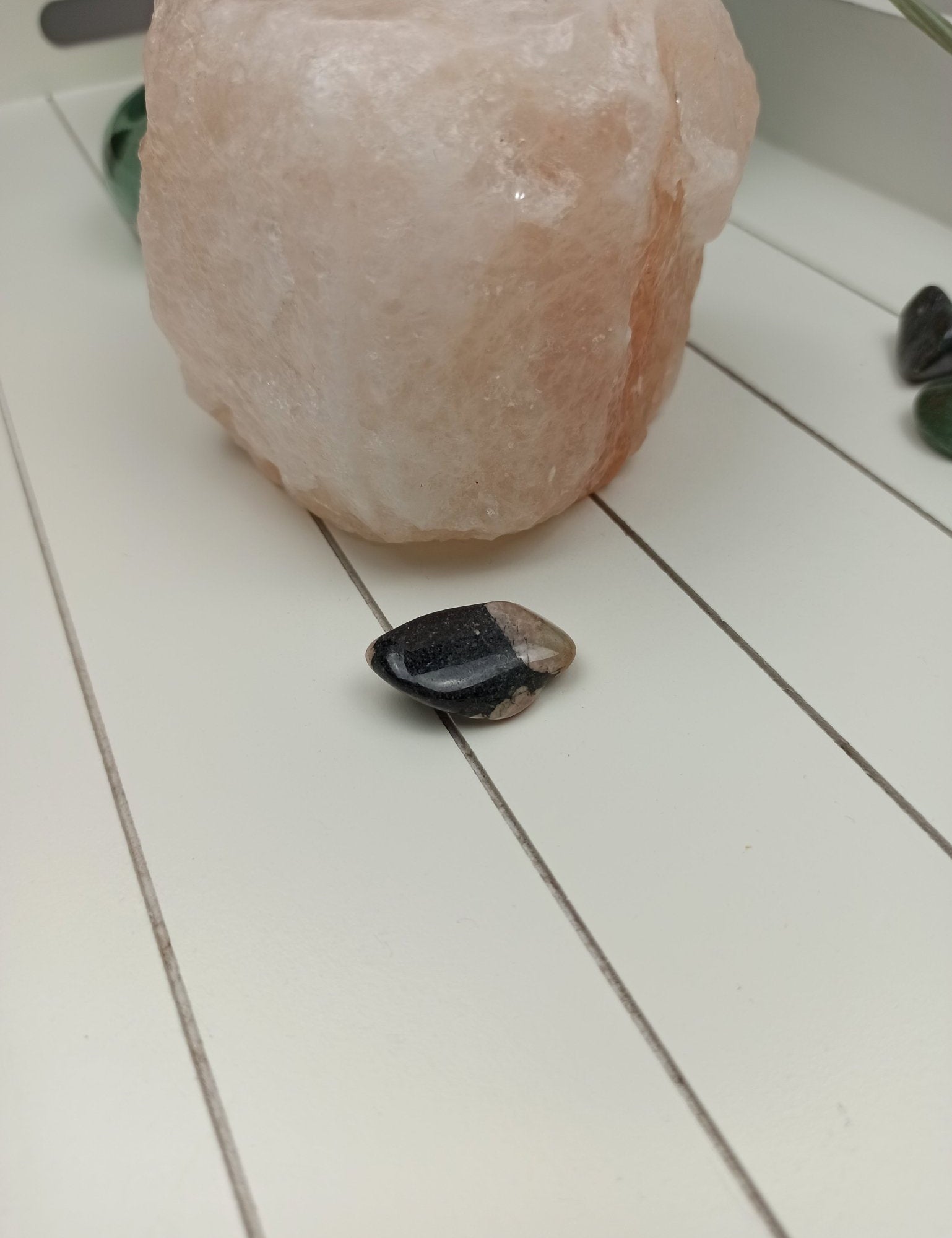 Tugtupiet trommelstenen – curated crystal by Marga Jacobs | rust, symboliek en intuïtieve zelfzorg