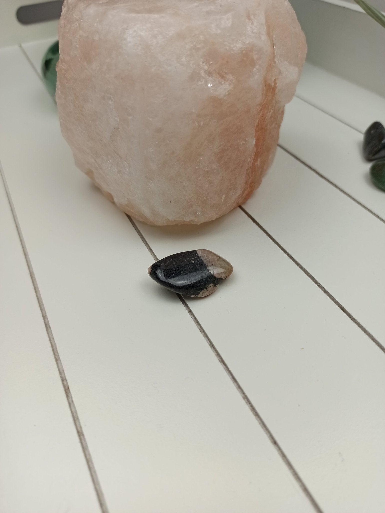 Tugtupiet trommelstenen – curated crystal by Marga Jacobs | rust, symboliek en intuïtieve zelfzorg