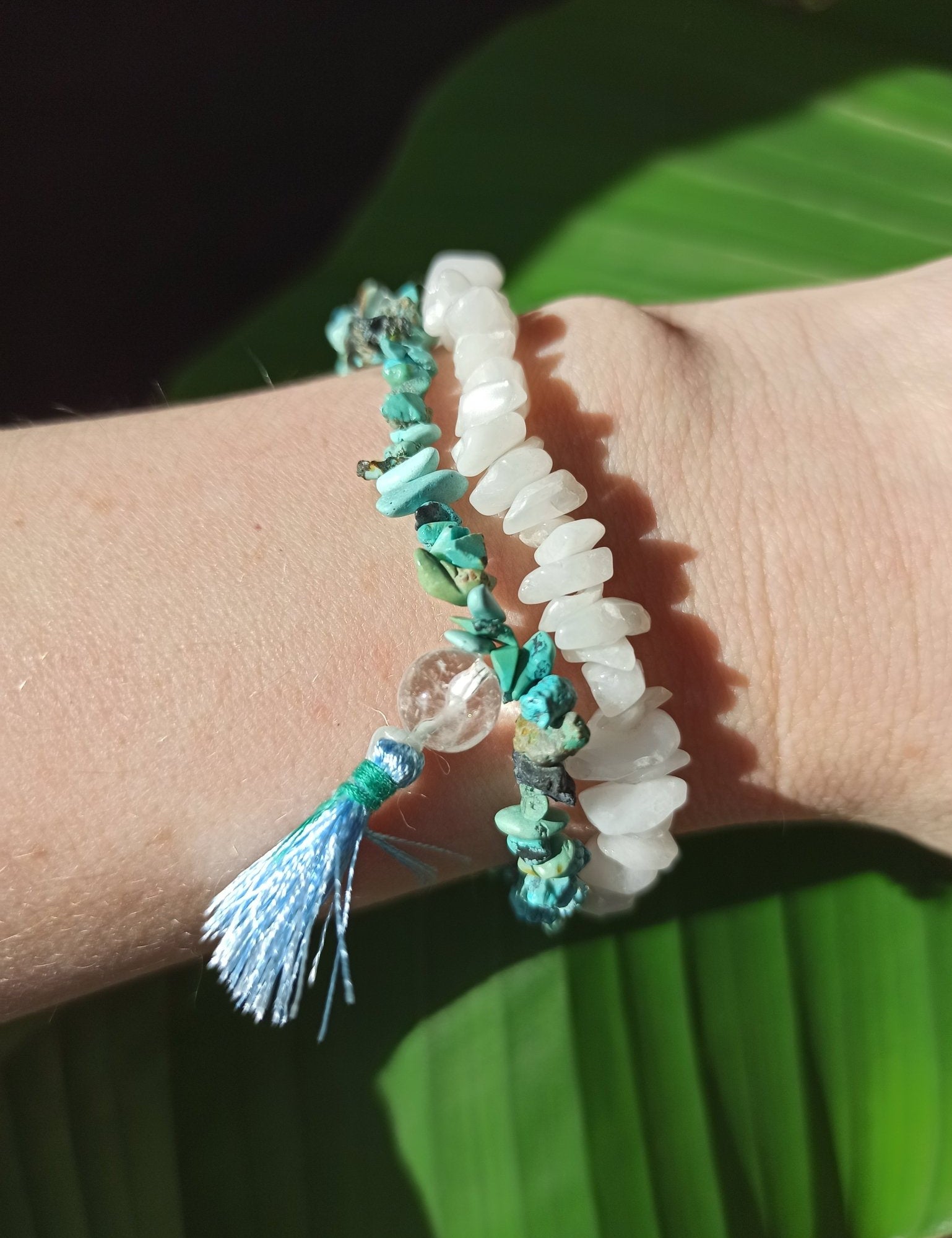 Turkoois edelsteen armband split met flosje – curated crystal by Marga Jacobs | rust, symboliek en intuïtieve zelfzorg