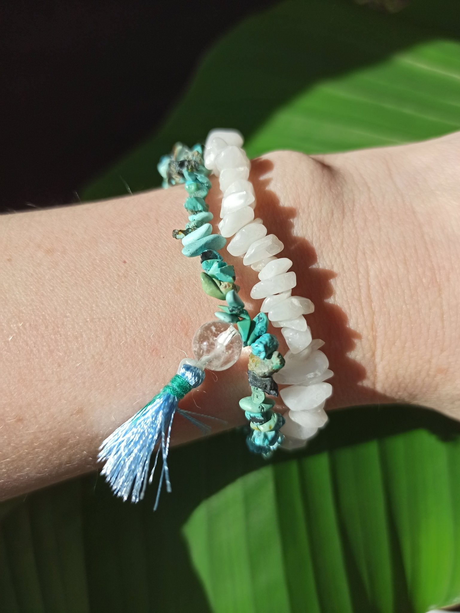 Turkoois edelsteen armband split met flosje – curated crystal by Marga Jacobs | rust, symboliek en intuïtieve zelfzorg