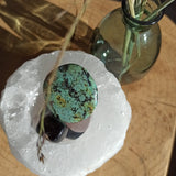 Turkoois handstenen – curated crystal by Marga Jacobs | rust, symboliek en intuïtieve zelfzorg