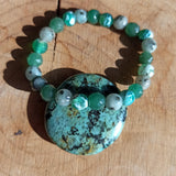 Turkoois handstenen – curated crystal by Marga Jacobs | rust, symboliek en intuïtieve zelfzorg