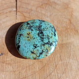 Turkoois handstenen – curated crystal by Marga Jacobs | rust, symboliek en intuïtieve zelfzorg