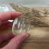 Ulexiet handstenen – curated crystal by Marga Jacobs | rust, symboliek en intuïtieve zelfzorg