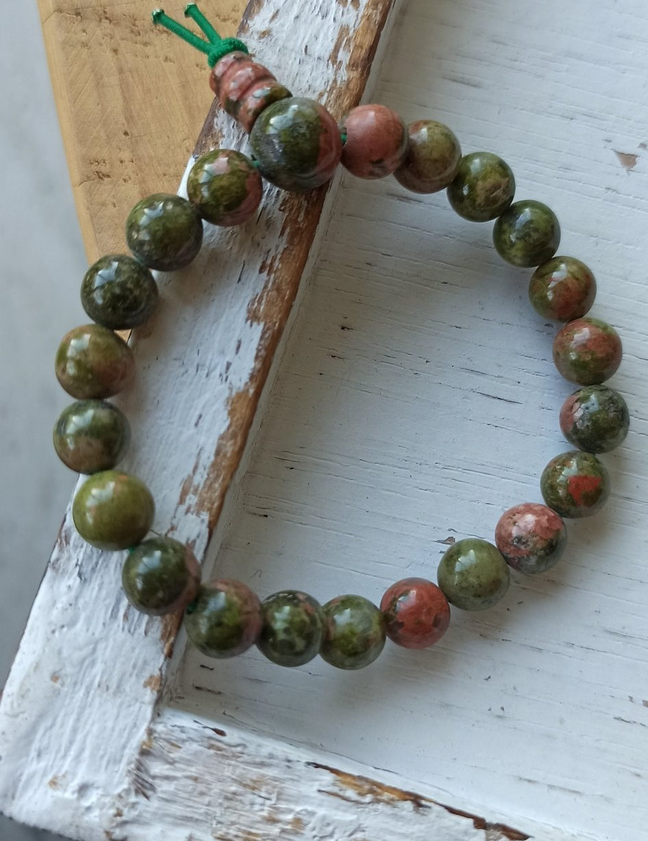 Unakiet edelsteen armband | 8 mm – curated crystal by Marga Jacobs | rust, symboliek en intuïtieve zelfzorg