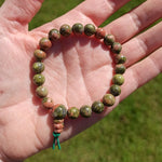 Unakiet edelsteen armband | 8 mm – curated crystal by Marga Jacobs | rust, symboliek en intuïtieve zelfzorg