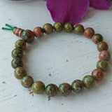 Unakiet edelsteen armband | 8 mm – curated crystal by Marga Jacobs | rust, symboliek en intuïtieve zelfzorg