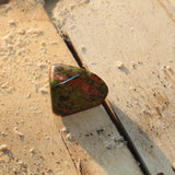 Unakiet trommelstenen – curated crystal by Marga Jacobs | rust, symboliek en intuïtieve zelfzorg