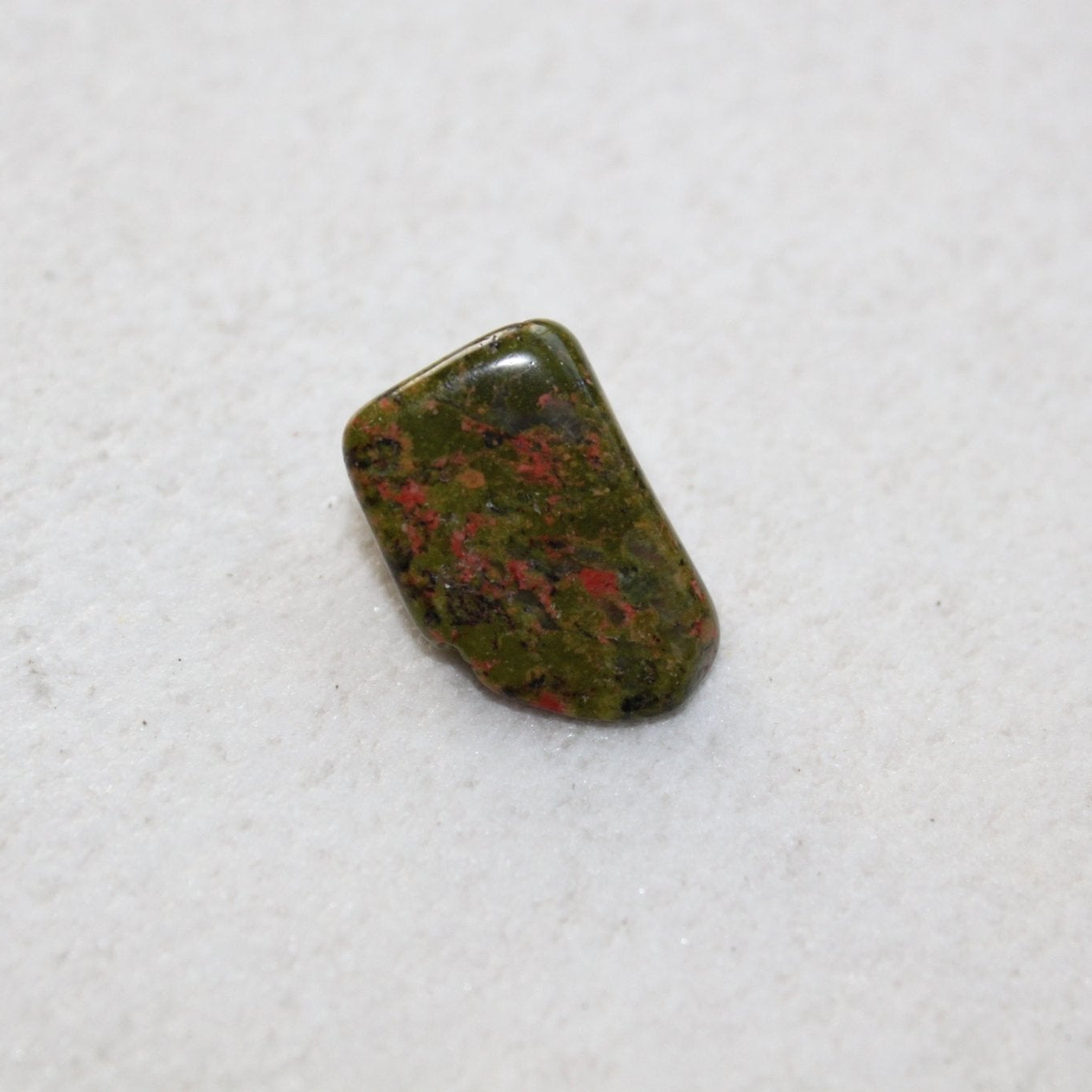 Unakiet trommelstenen – curated crystal by Marga Jacobs | rust, symboliek en intuïtieve zelfzorg