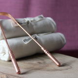 Urban Veda My Tongue Cleaner – curated crystal by Marga Jacobs | rust, symboliek en intuïtieve zelfzorg