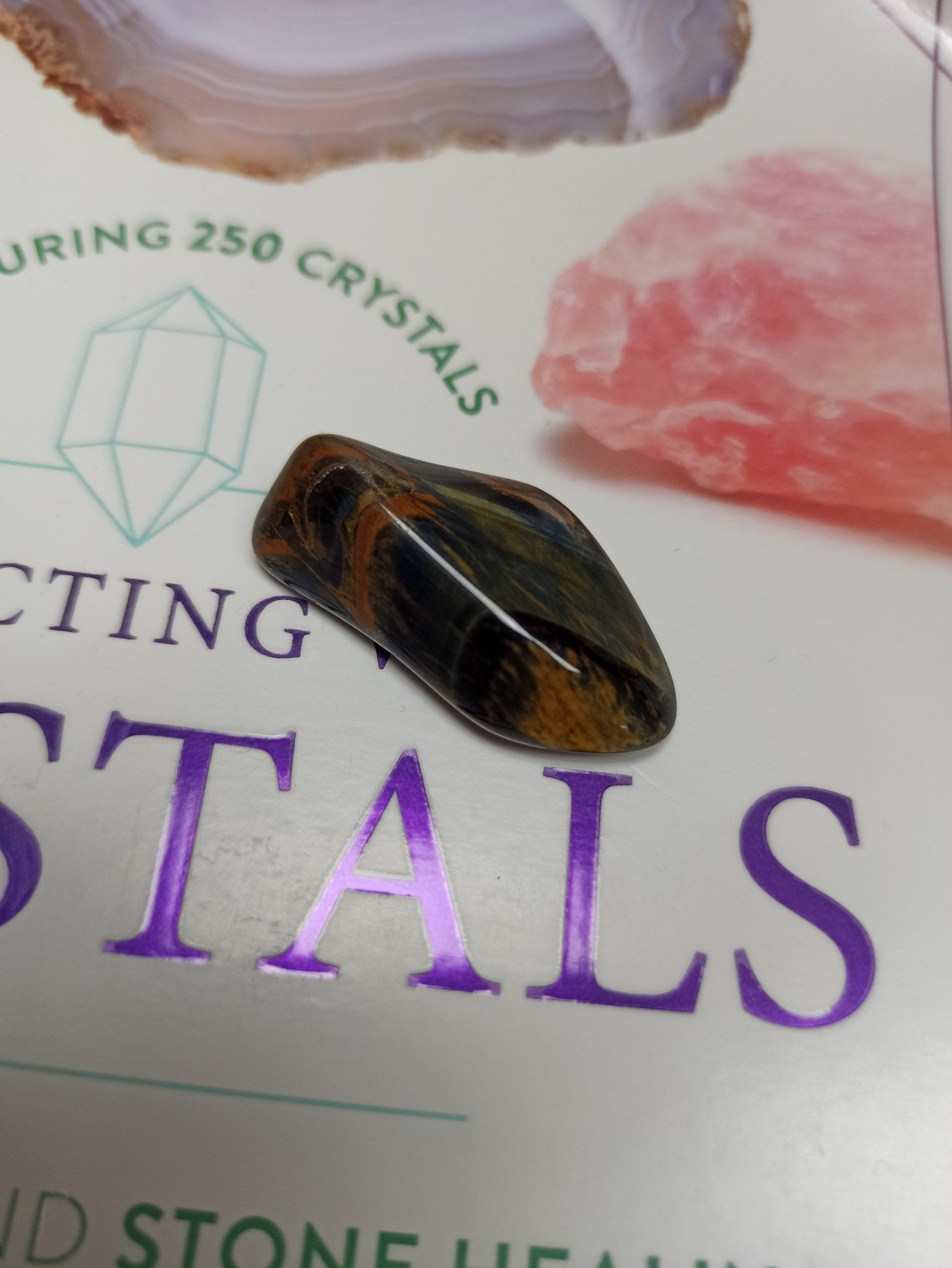 Valkenoog trommelstenen – curated crystal by Marga Jacobs | rust, symboliek en intuïtieve zelfzorg