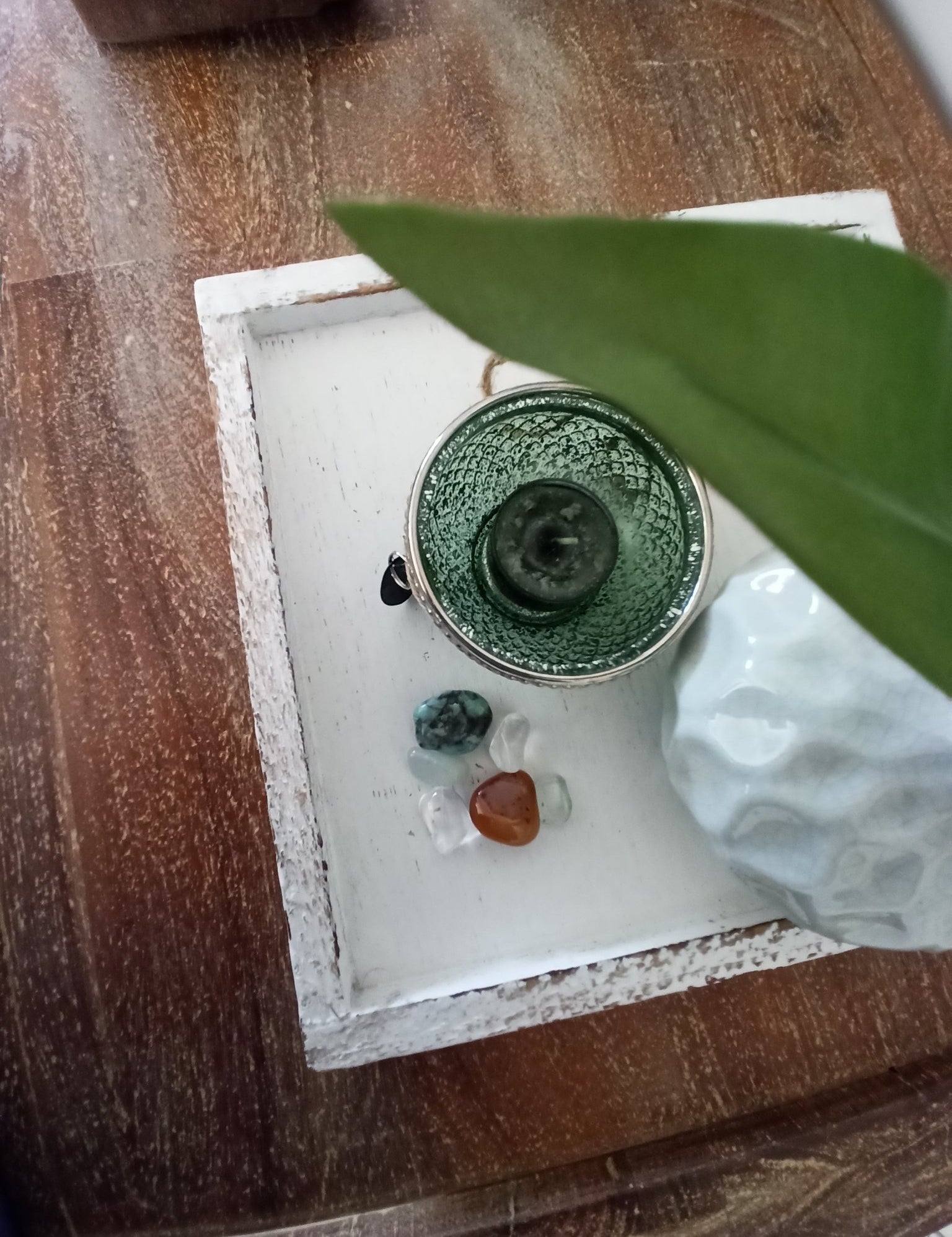 Verleden loslaten edelsteenwaterset – curated crystal by Marga Jacobs | rust, symboliek en intuïtieve zelfzorg