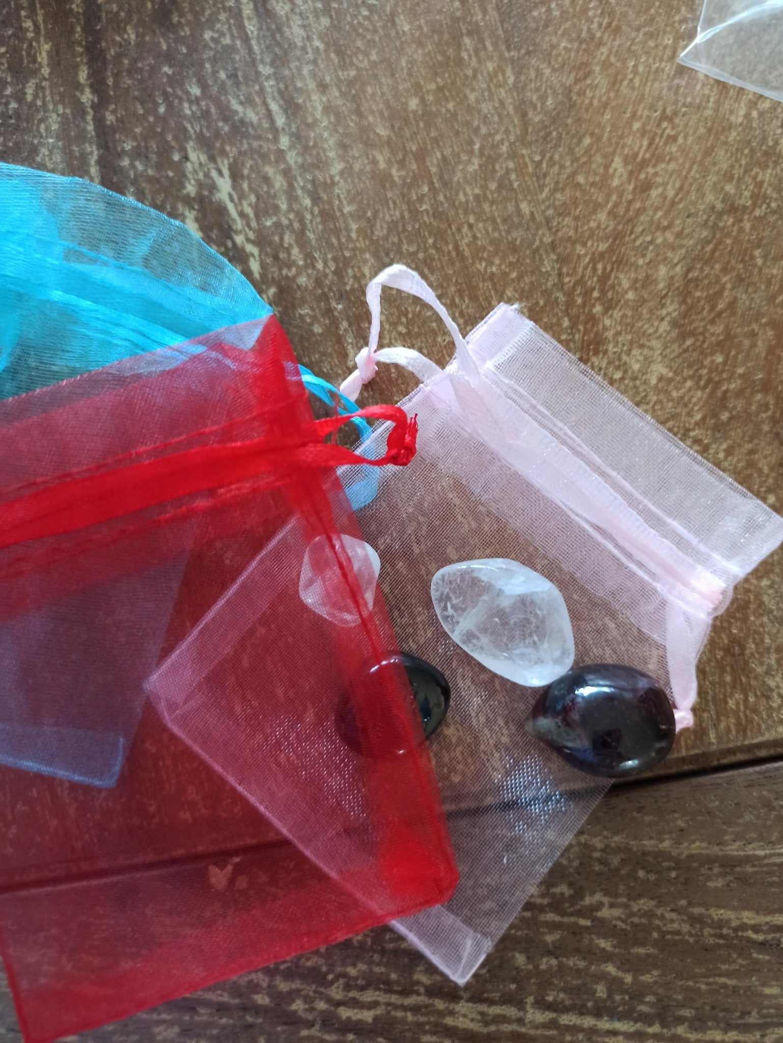 Vuur voor sensualiteit edelsteenwaterset – curated crystal by Marga Jacobs | rust, symboliek en intuïtieve zelfzorg