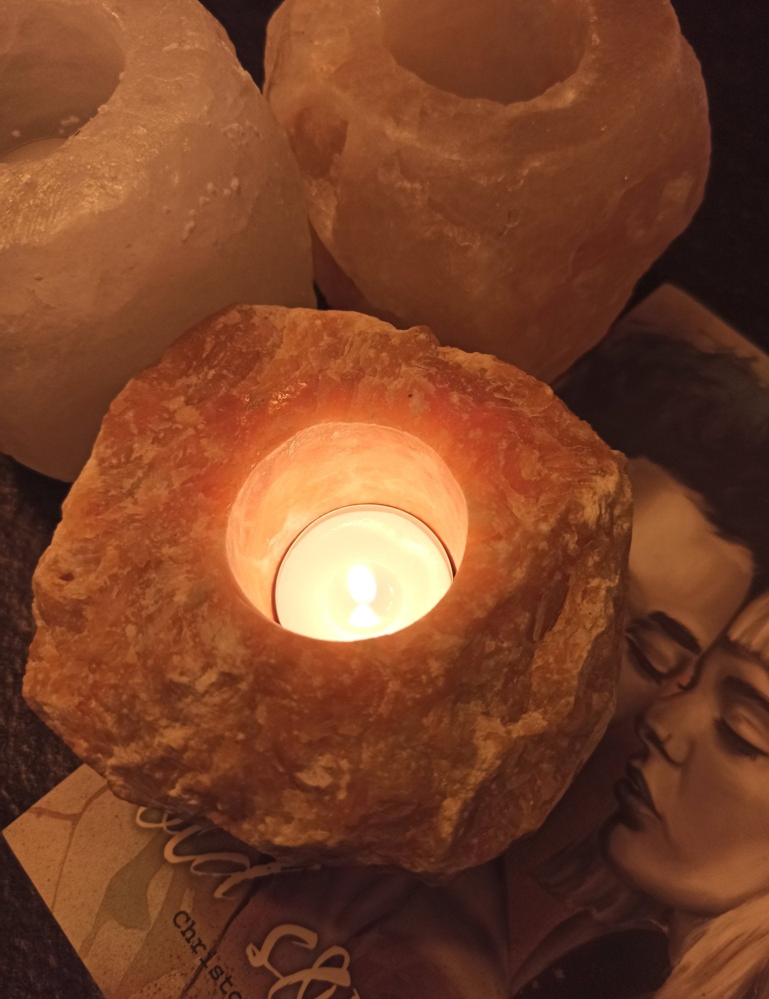 Vuurcalciet theelichthouder (oranje) – curated crystal by Marga Jacobs | rust, symboliek en intuïtieve zelfzorg