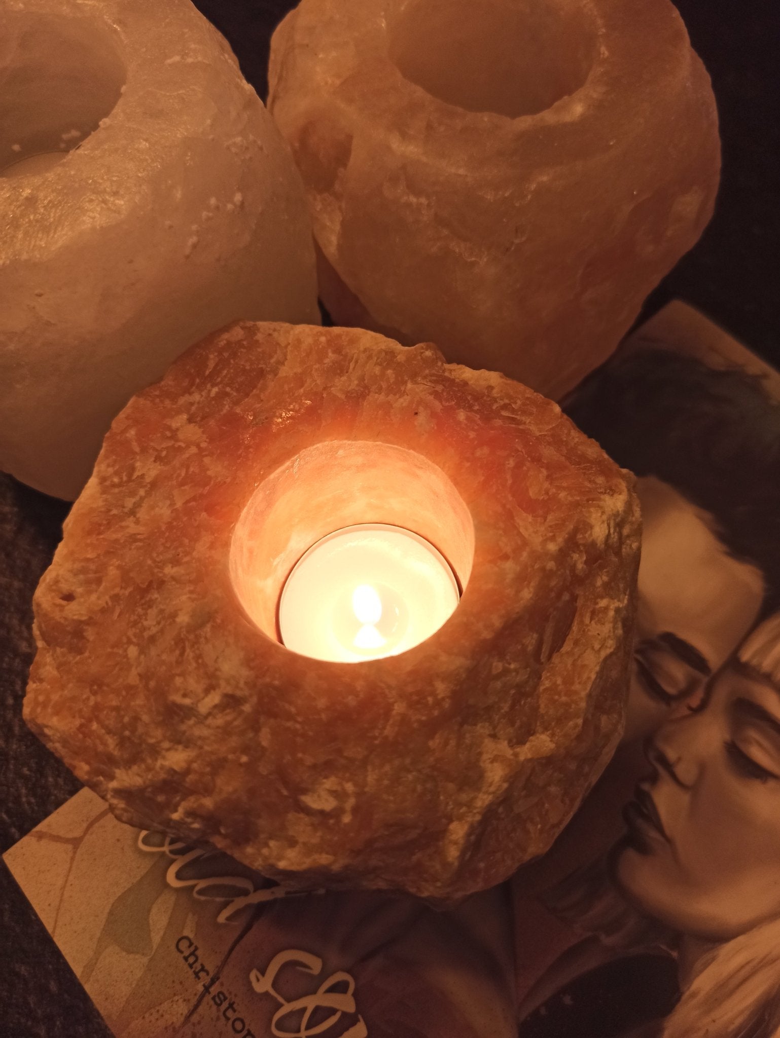 Vuurcalciet theelichthouder (oranje) – curated crystal by Marga Jacobs | rust, symboliek en intuïtieve zelfzorg