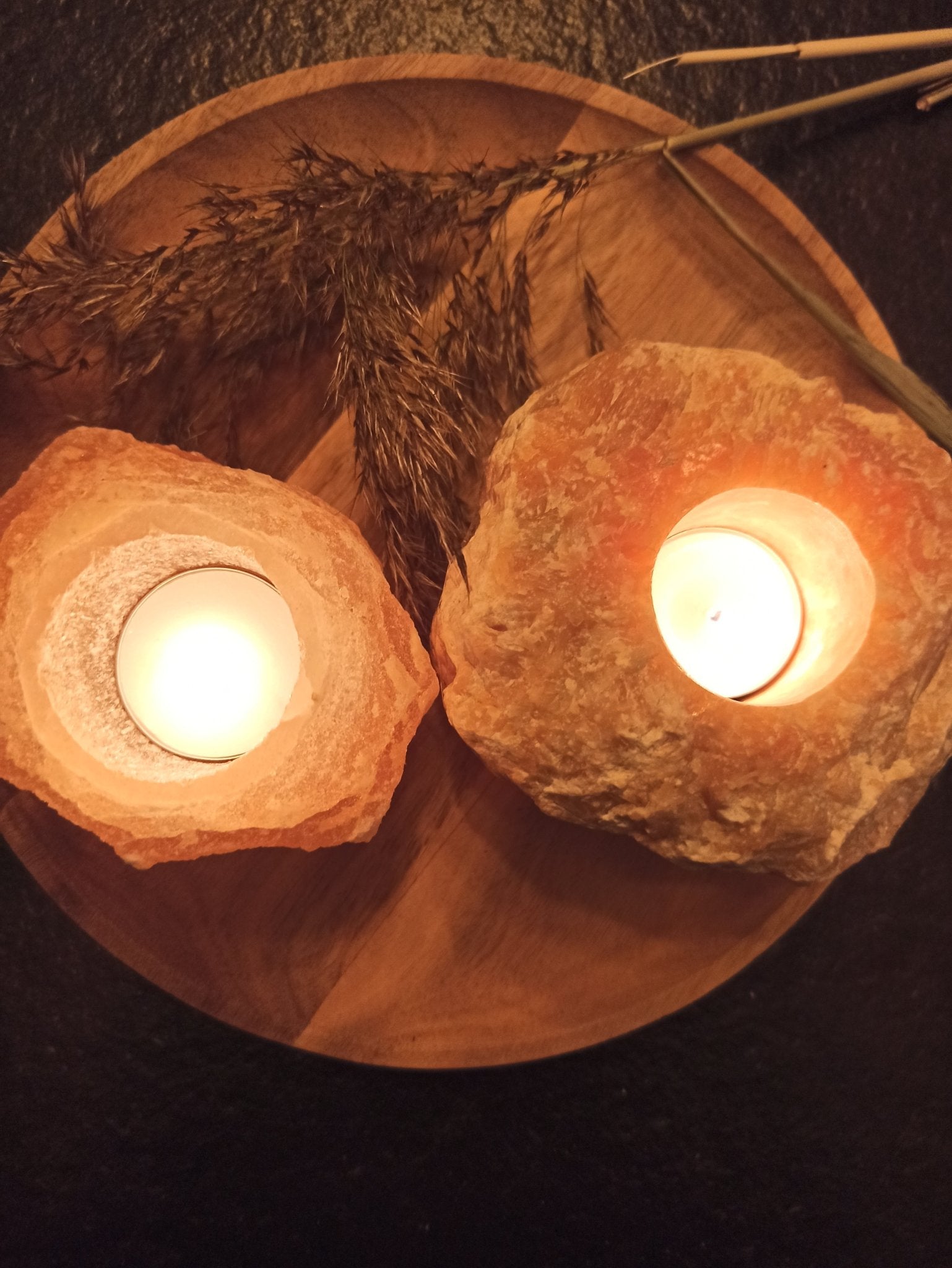 Vuurcalciet theelichthouder (oranje) – curated crystal by Marga Jacobs | rust, symboliek en intuïtieve zelfzorg