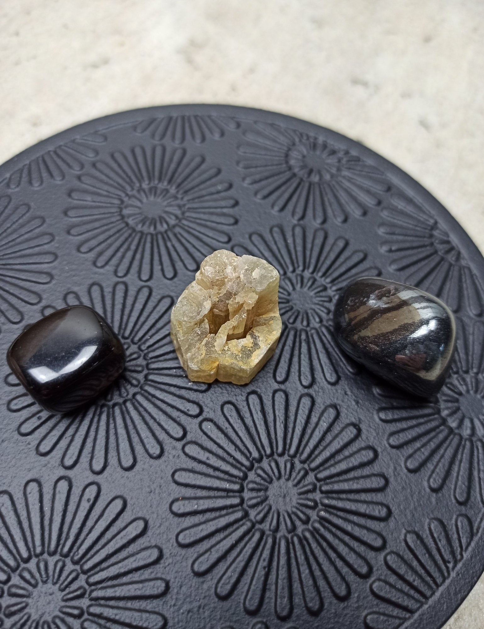 Watermeloen Toermalijn | ruw – curated crystal by Marga Jacobs | rust, symboliek en intuïtieve zelfzorg