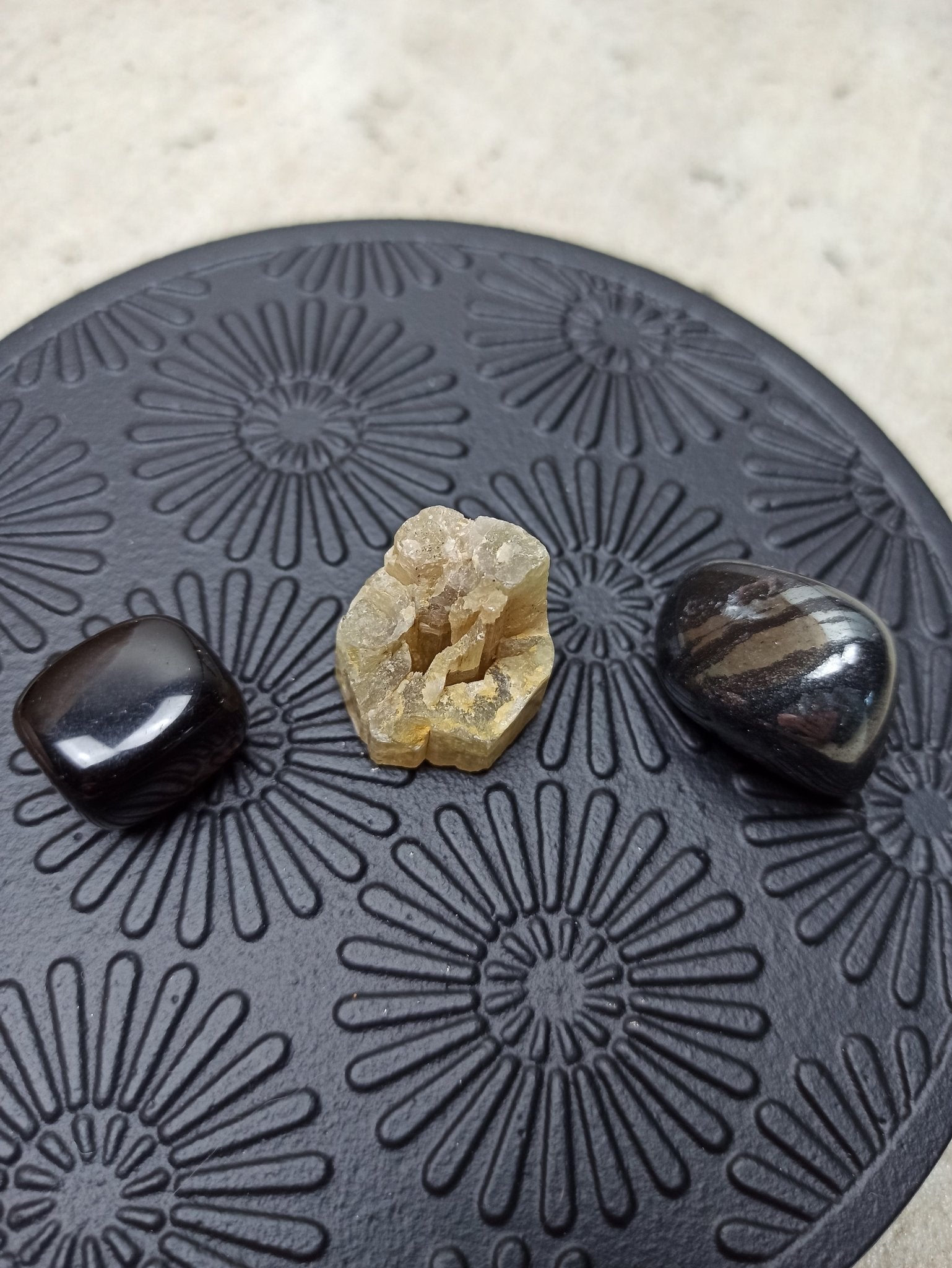 Watermeloen Toermalijn | ruw – curated crystal by Marga Jacobs | rust, symboliek en intuïtieve zelfzorg