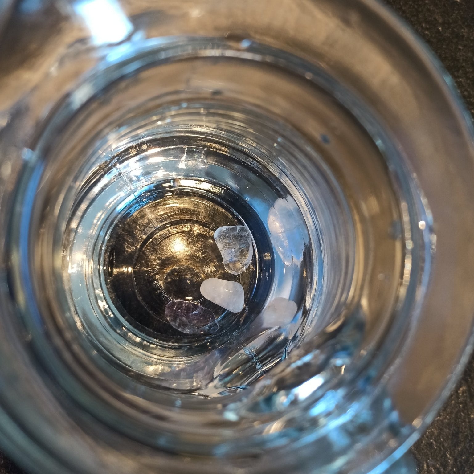 Wellness edelsteenwaterset – curated crystal by Marga Jacobs | rust, symboliek en intuïtieve zelfzorg