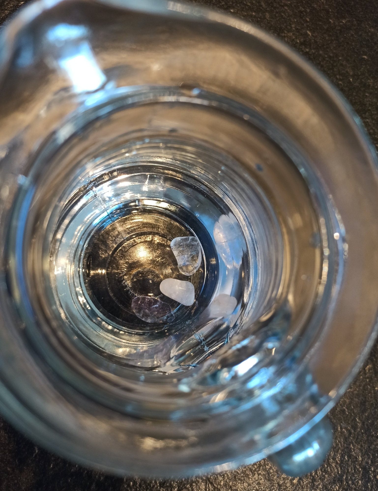 Wellness edelsteenwaterset – curated crystal by Marga Jacobs | rust, symboliek en intuïtieve zelfzorg