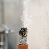 Witte salie smudge sticks – curated crystal by Marga Jacobs | rust, symboliek en intuïtieve zelfzorg