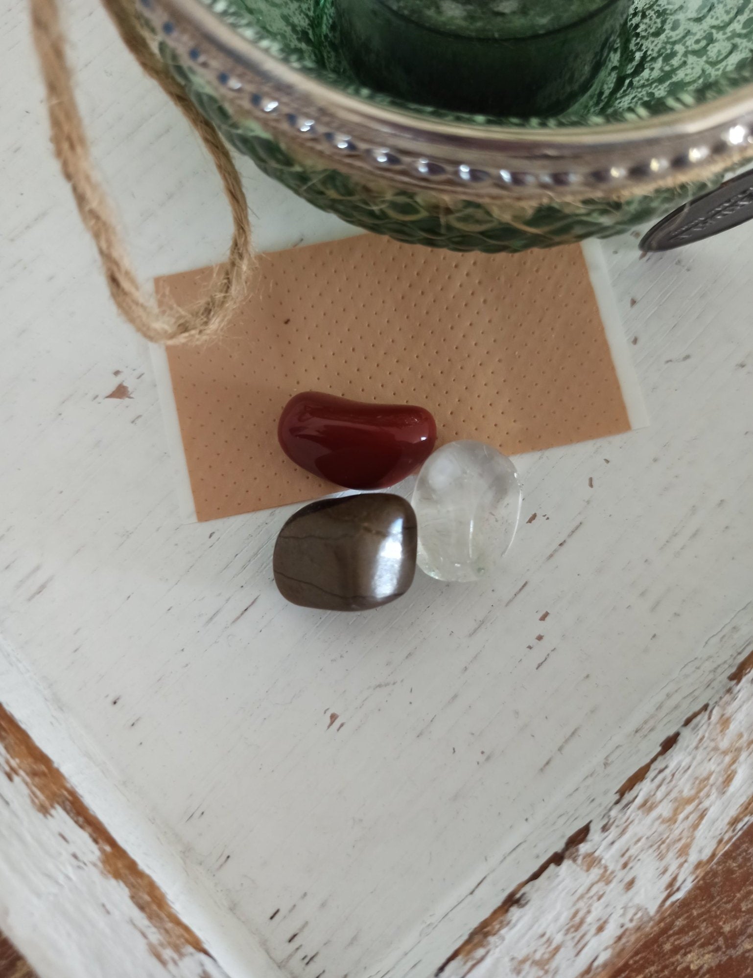 Wondgenezing edelsteenwaterset – curated crystal by Marga Jacobs | rust, symboliek en intuïtieve zelfzorg