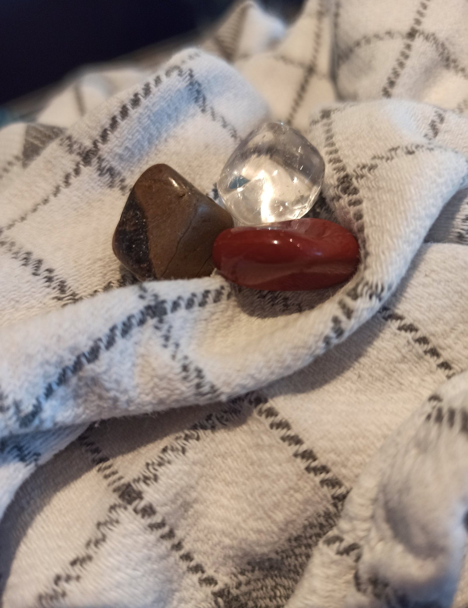 Wondgenezing edelsteenwaterset – curated crystal by Marga Jacobs | rust, symboliek en intuïtieve zelfzorg