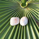 Zonnesteen trommelstenen – curated crystal by Marga Jacobs | rust, symboliek en intuïtieve zelfzorg