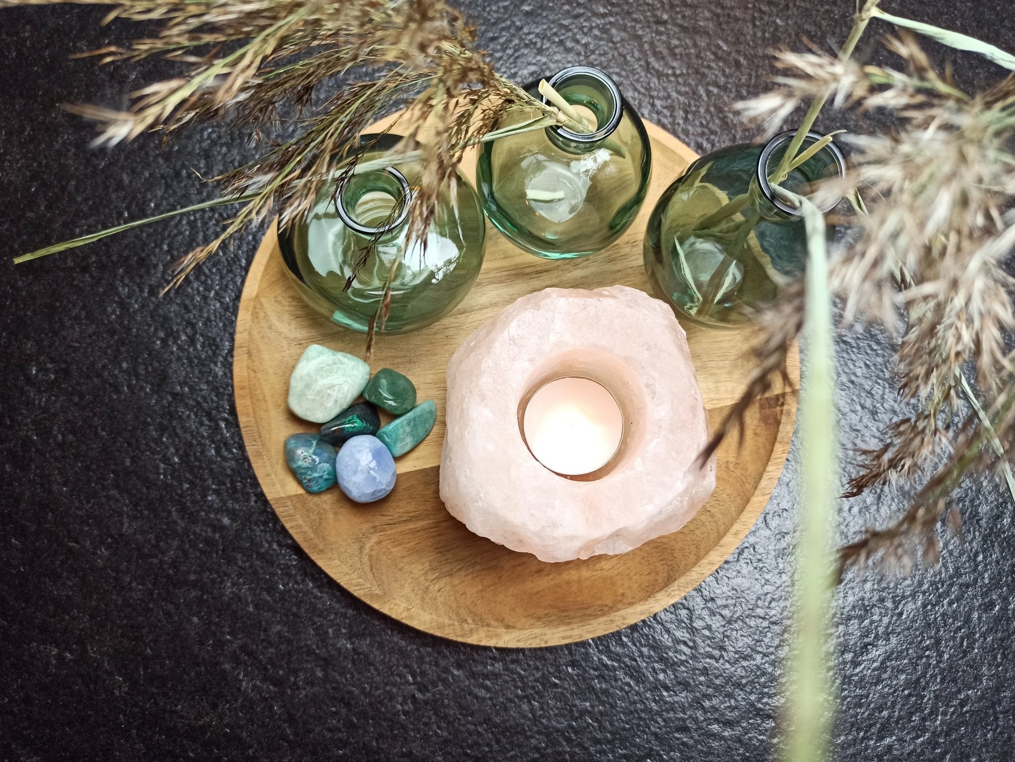 Zoutsteen theelichthouder (roze) – curated crystal by Marga Jacobs | rust, symboliek en intuïtieve zelfzorg