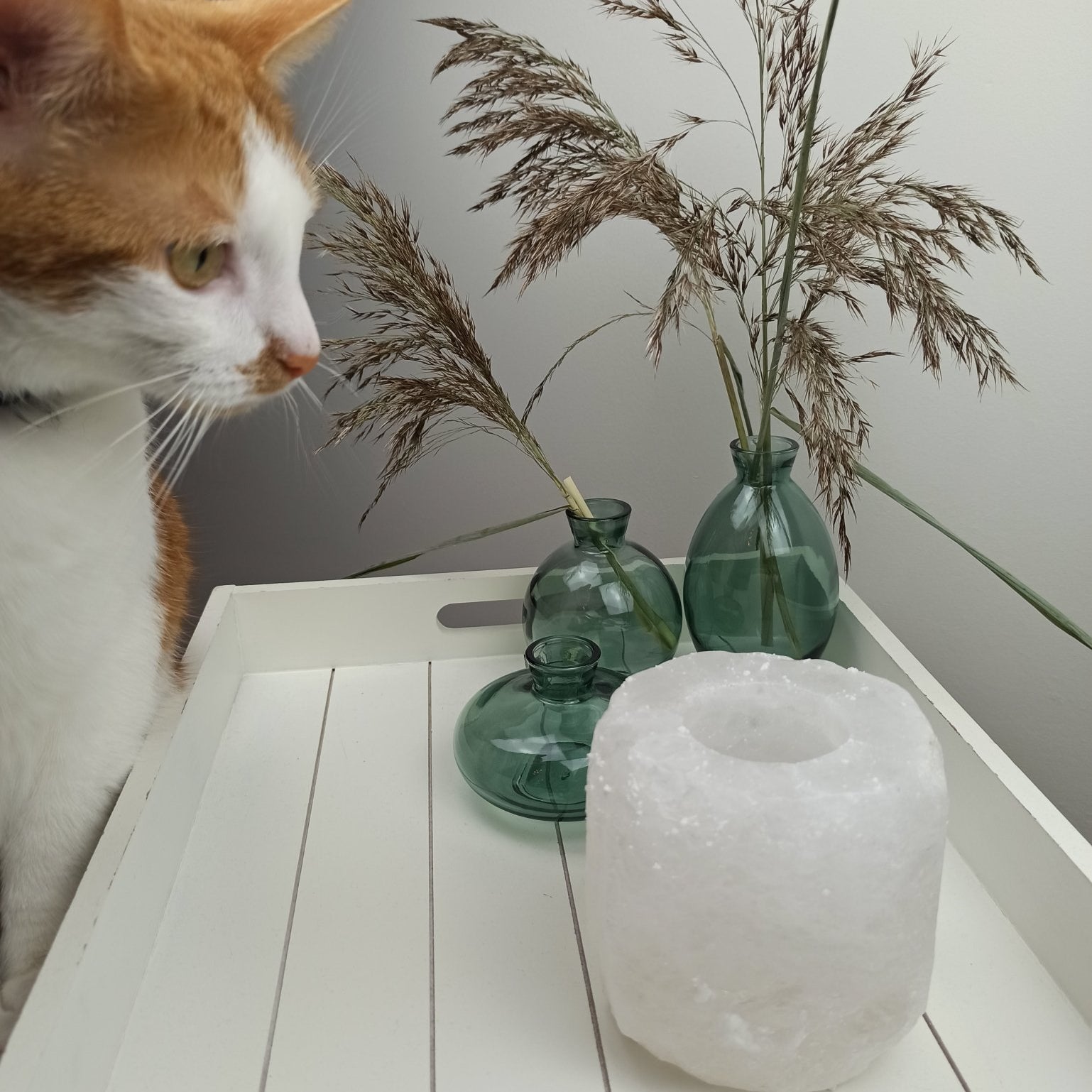 Zoutsteen theelichthouder (wit) – curated crystal by Marga Jacobs | rust, symboliek en intuïtieve zelfzorg