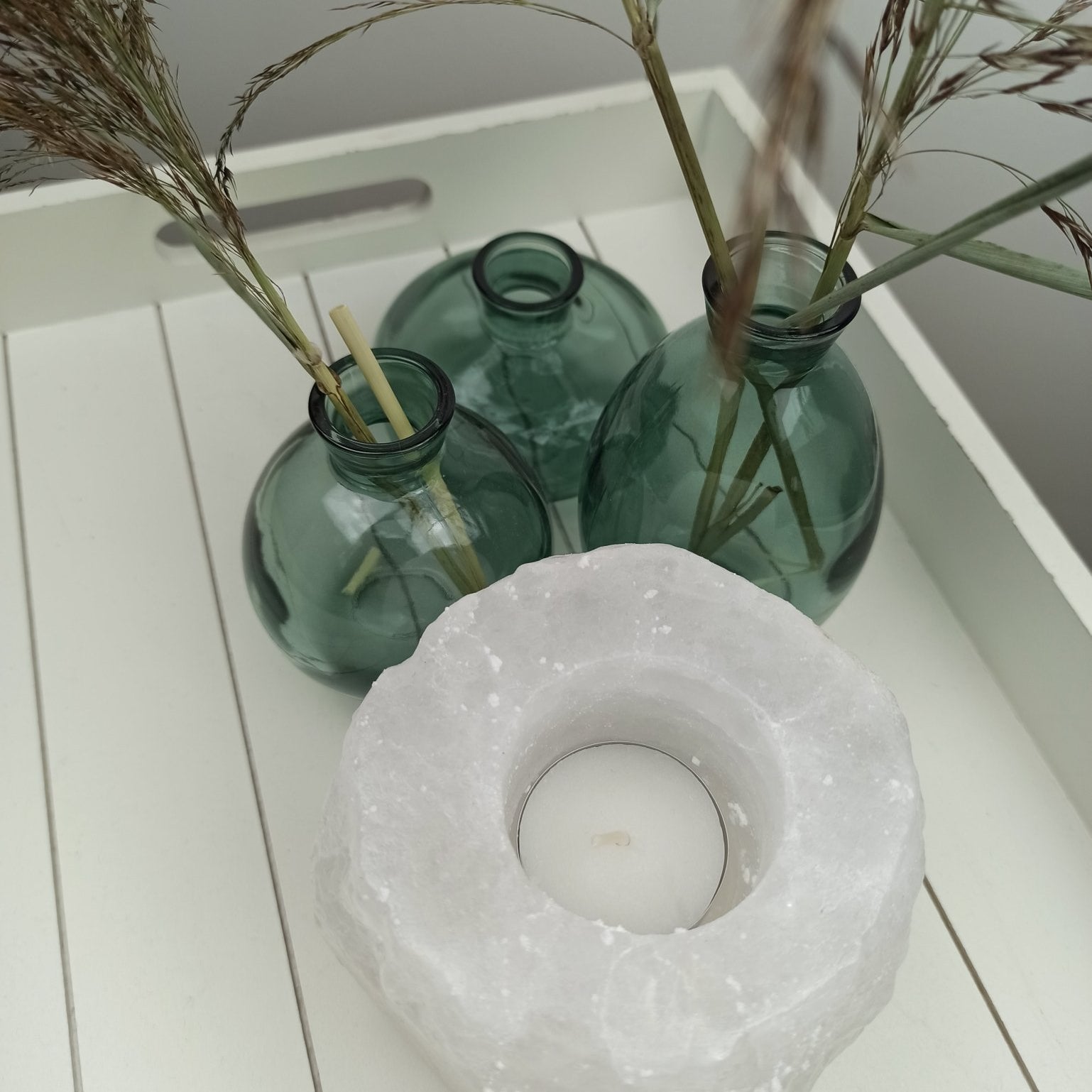 Zoutsteen theelichthouder (wit) – curated crystal by Marga Jacobs | rust, symboliek en intuïtieve zelfzorg