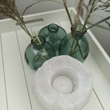 Zoutsteen theelichthouder (wit) – curated crystal by Marga Jacobs | rust, symboliek en intuïtieve zelfzorg