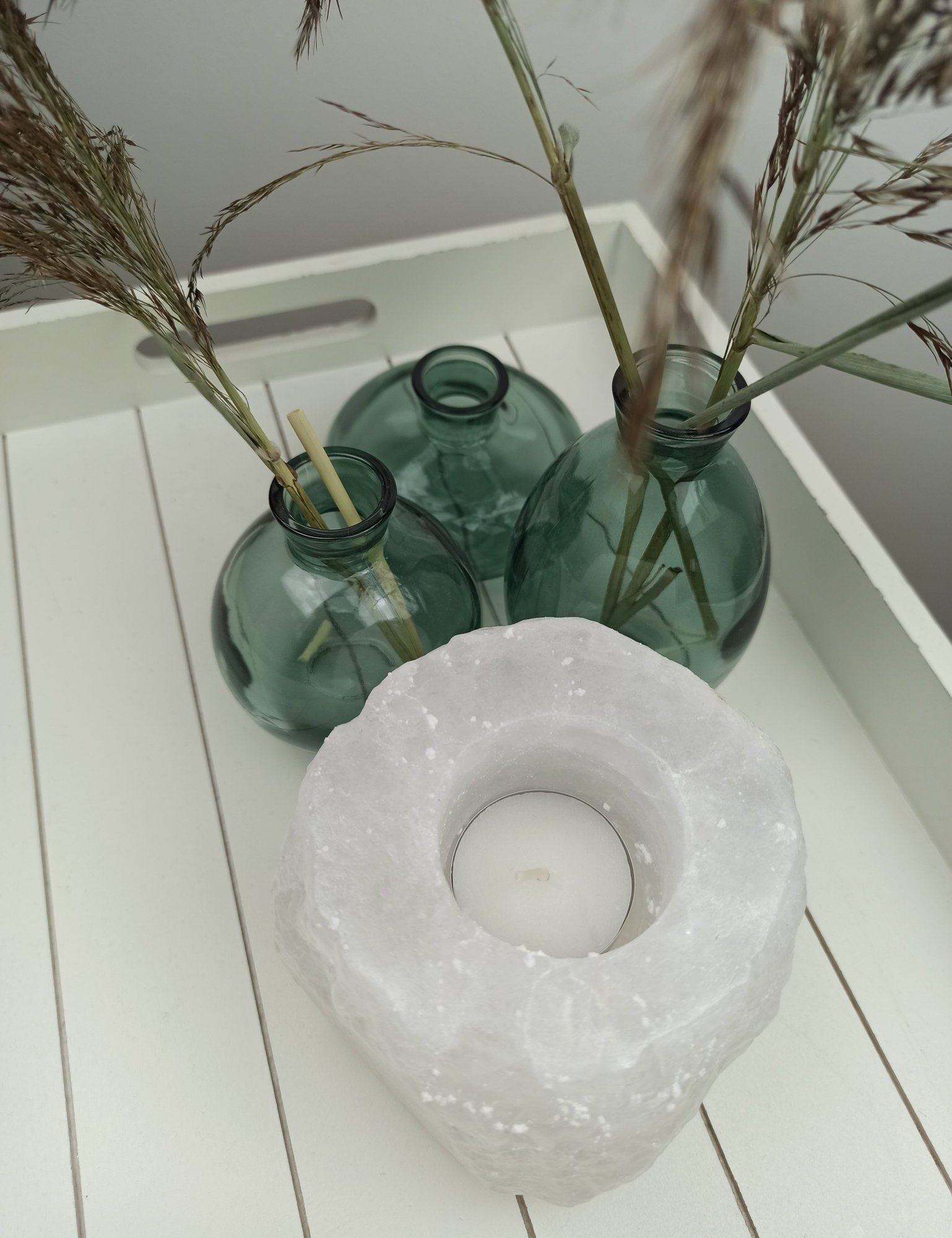 Zoutsteen theelichthouder (wit) – curated crystal by Marga Jacobs | rust, symboliek en intuïtieve zelfzorg