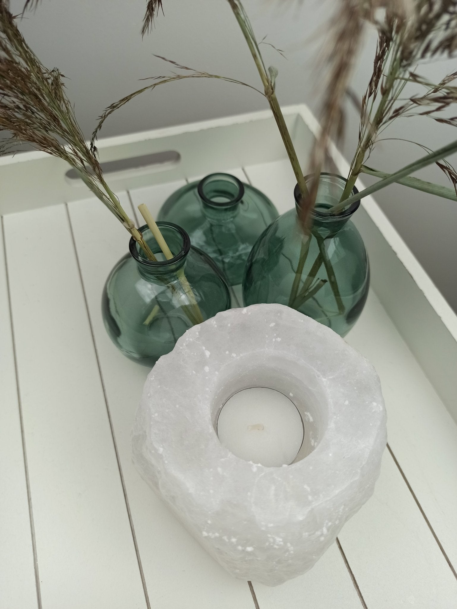 Zoutsteen theelichthouder (wit) – curated crystal by Marga Jacobs | rust, symboliek en intuïtieve zelfzorg