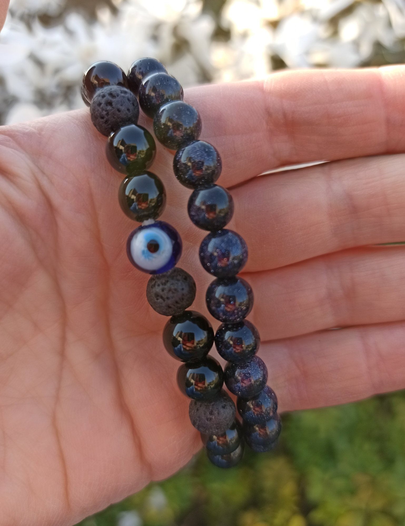 Zwarte agaat met lavasteen armband | 8 mm – curated crystal by Marga Jacobs | rust, symboliek en intuïtieve zelfzorg