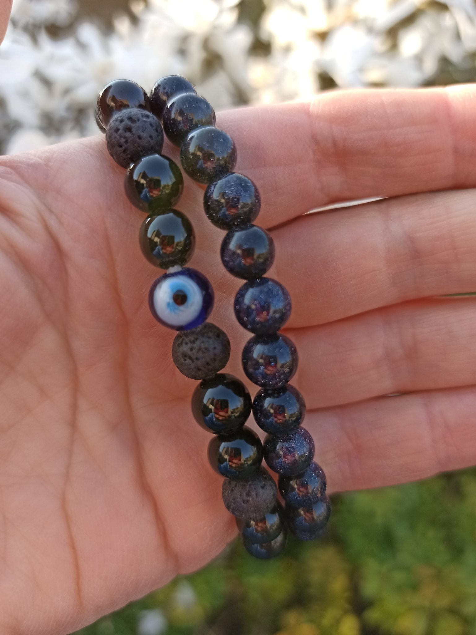 Zwarte agaat met lavasteen armband | 8 mm – curated crystal by Marga Jacobs | rust, symboliek en intuïtieve zelfzorg