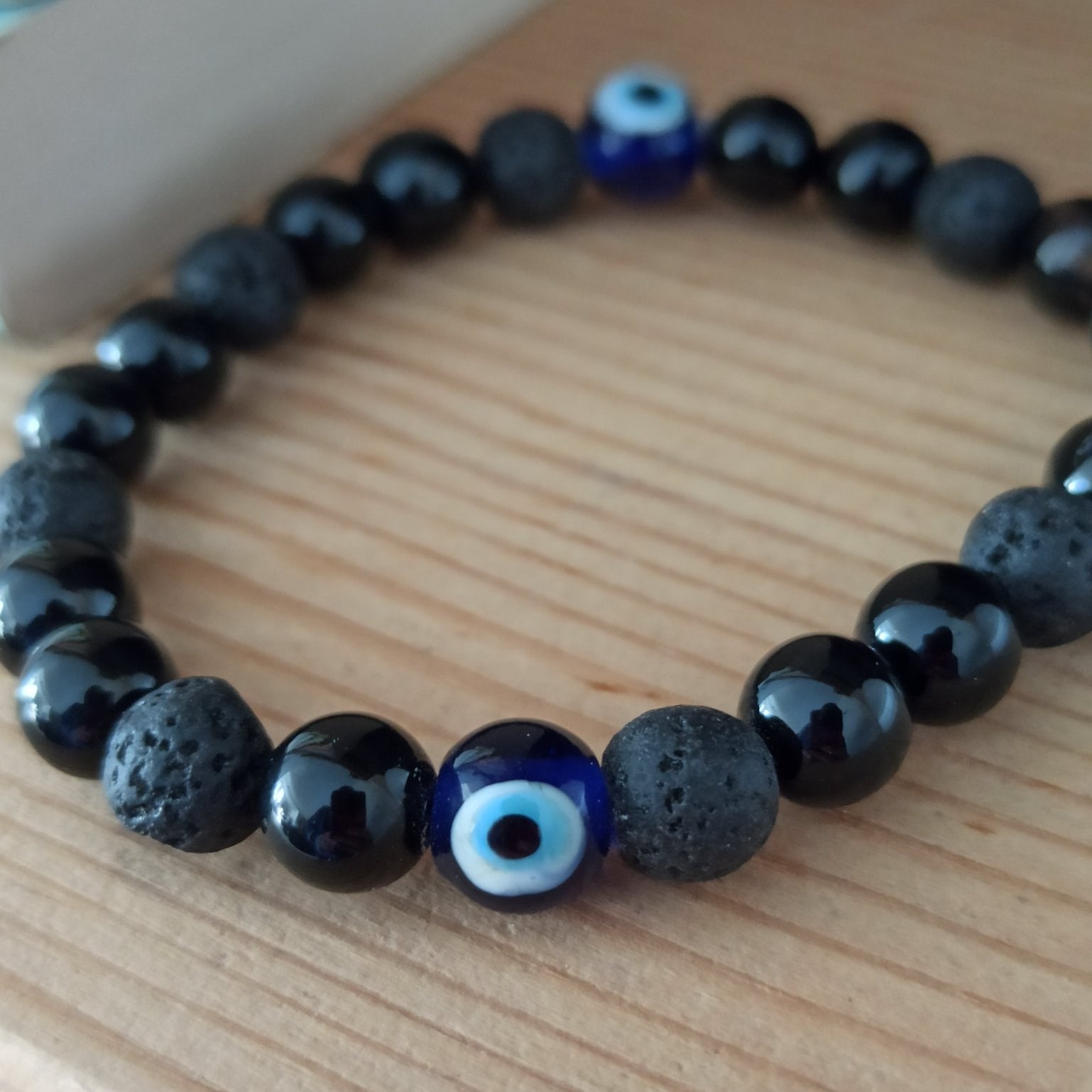 Zwarte agaat met lavasteen armband | 8 mm – curated crystal by Marga Jacobs | rust, symboliek en intuïtieve zelfzorg